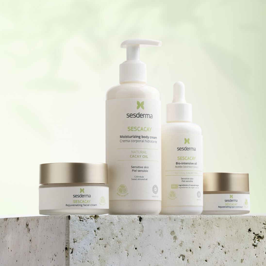 Imagen tarro crema facial antiedad Retiage abierto
